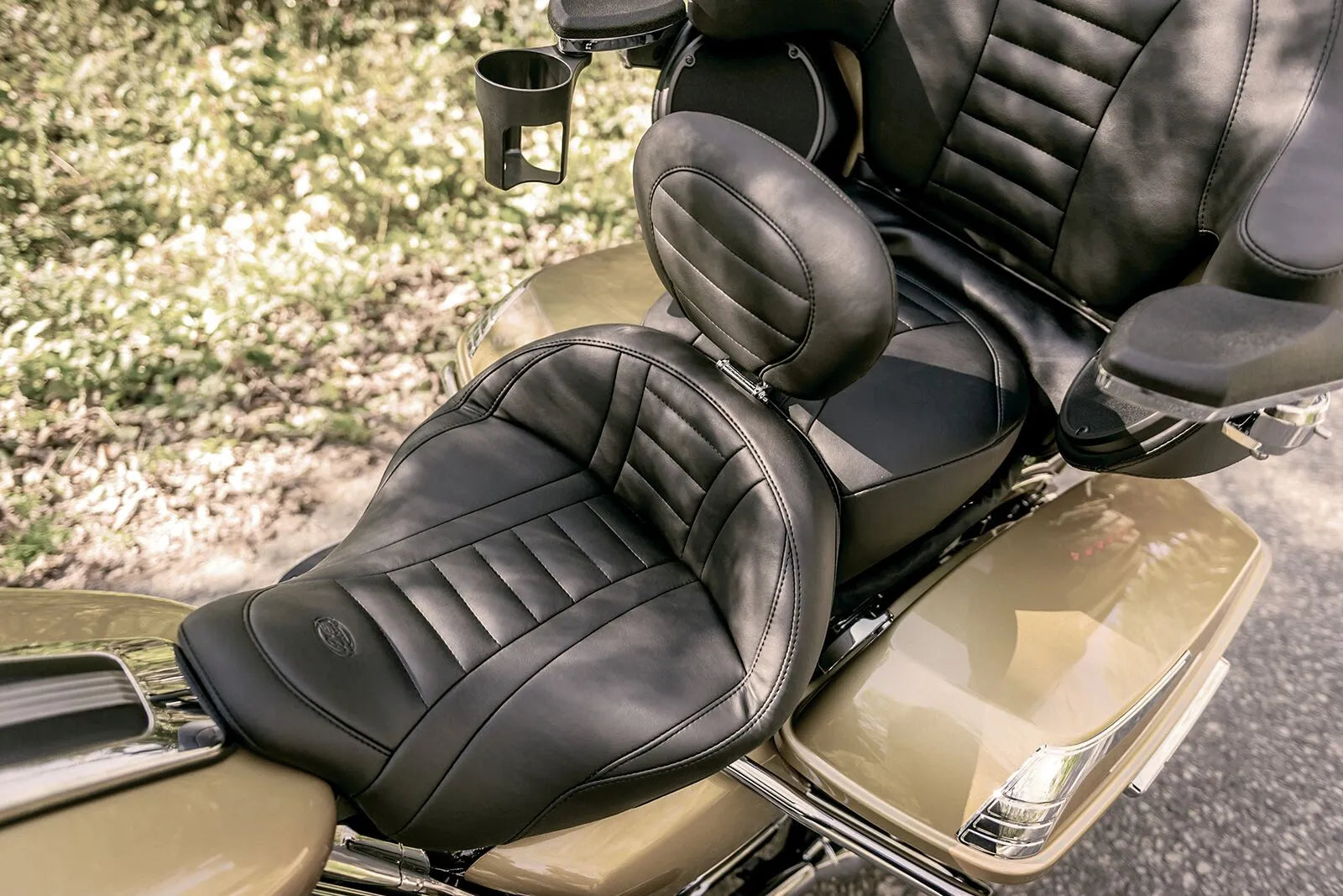 Mustang One-piece Deluxe 2-up Touring Seat