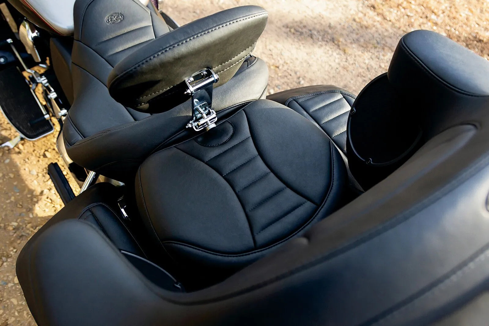 Mustang One-piece Deluxe 2-up Touring Seat