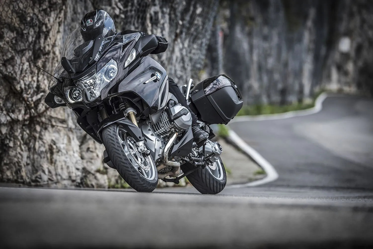 Metzeler Roadtec 01 Tire 150/80-16 Rear