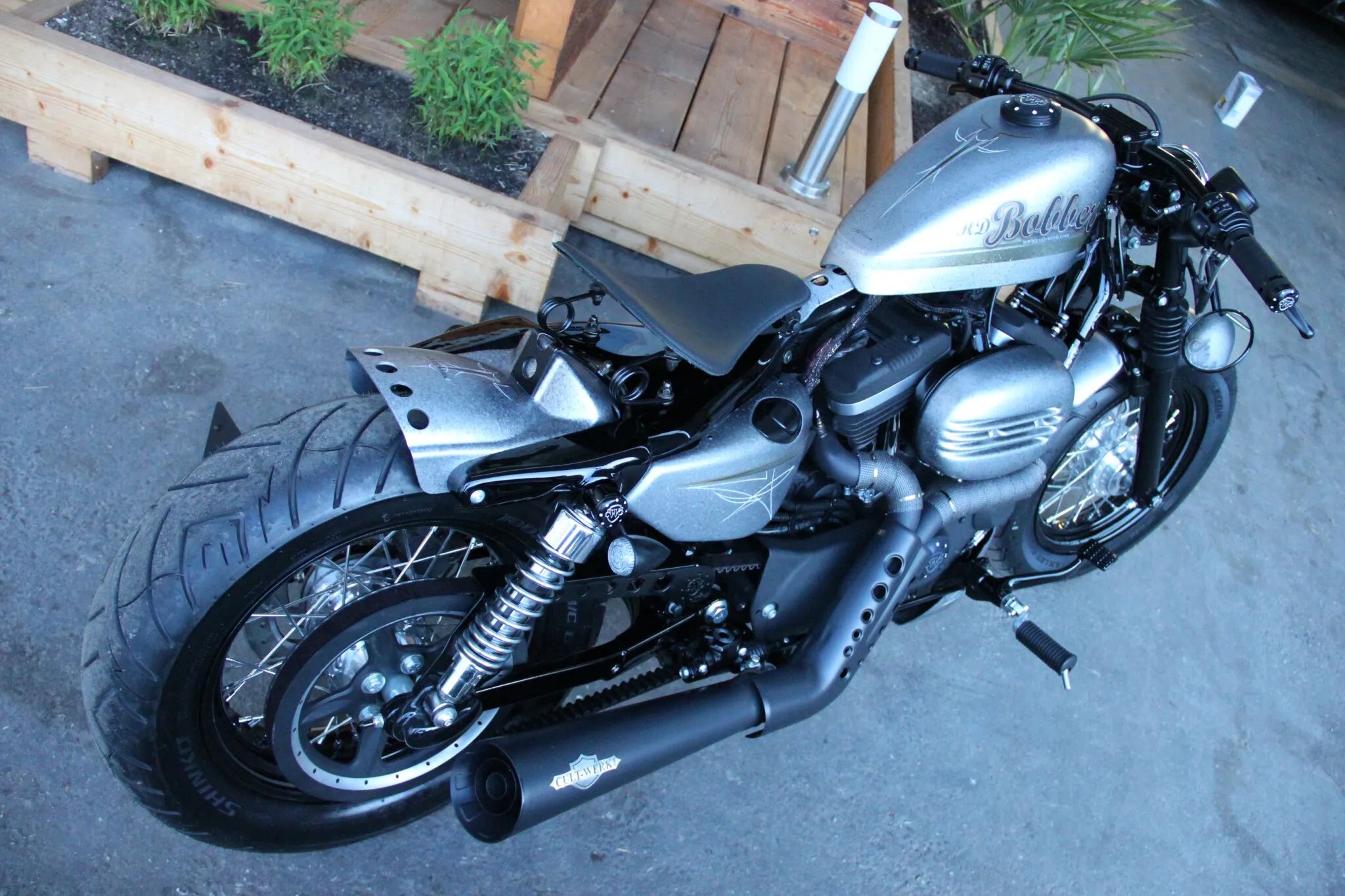 Cult Werk Swing Saddle Old School - Sort læder solosæde